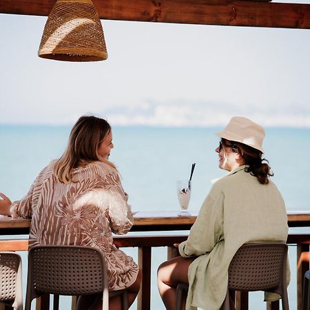 Klajdi Resort & Spa Golem  Bagian luar foto Two women at a beach bar