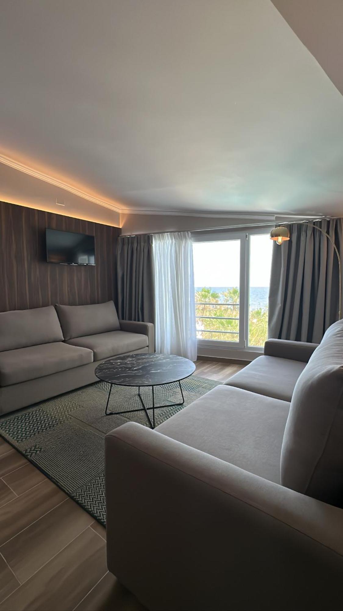 Klajdi Resort & Spa Golem  Ruang foto A living room in a hotel